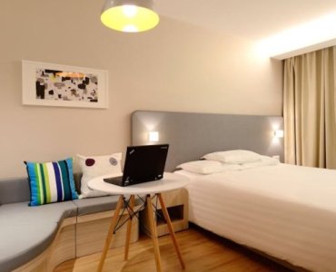 Goście śpią jak w hotelu: wybierz łóżko, które robi różnicę w pokoju gościnnym