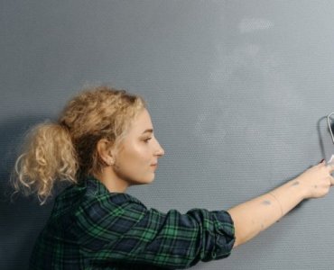 Od pęknięcia do perfekcji: zrób to sam — naprawa i odświeżenie ściany krok po kroku